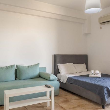 Elia Mini Suites 6 Larissa Buitenkant foto