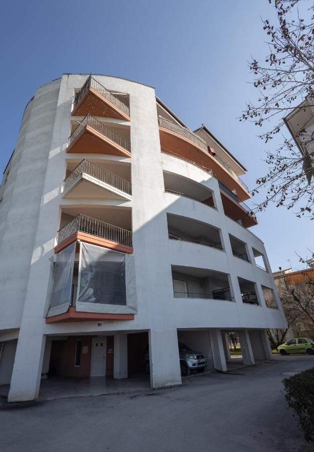 Elia Mini Suites 6 Larissa Buitenkant foto