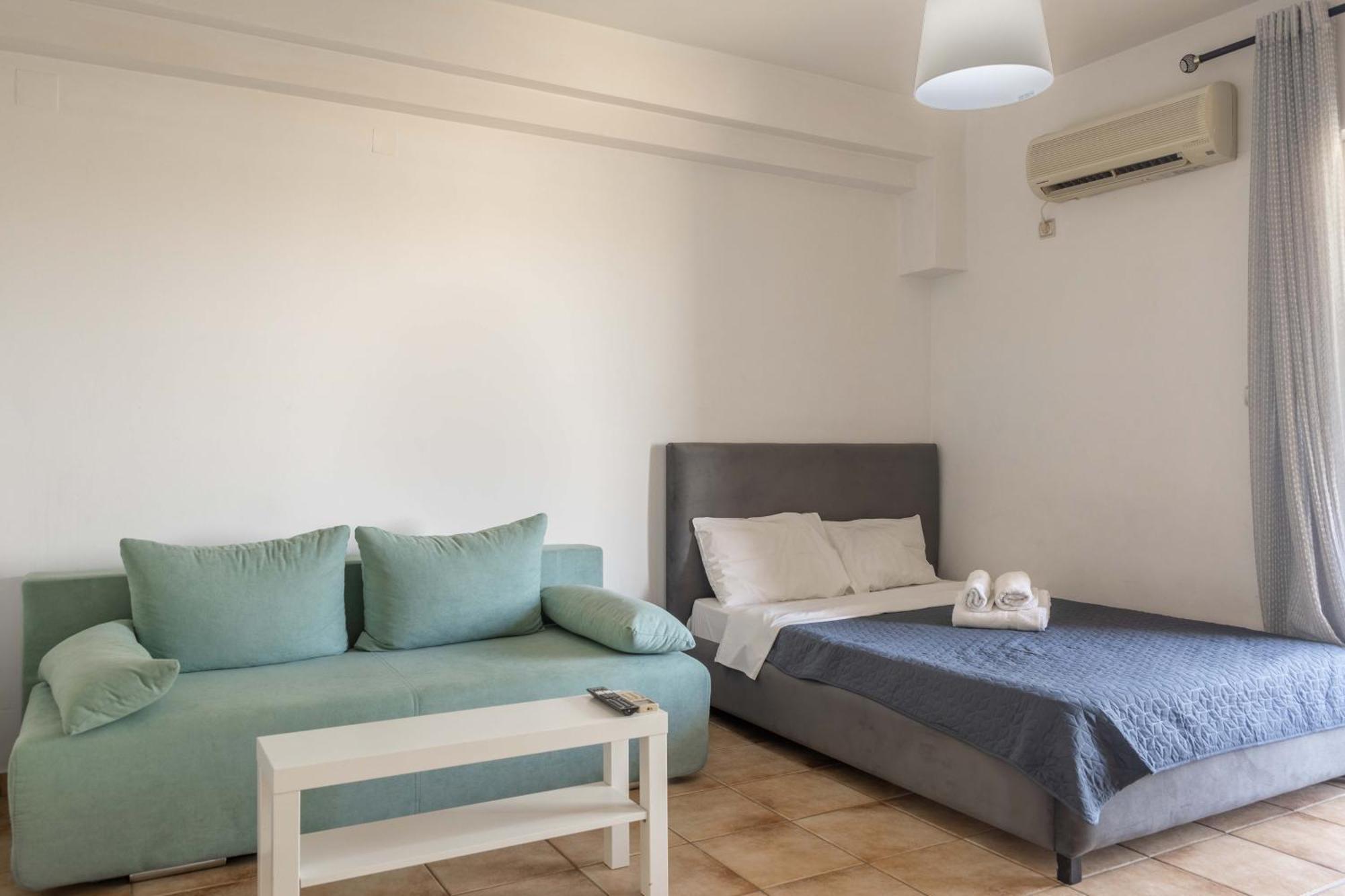 Elia Mini Suites 6 Larissa Buitenkant foto